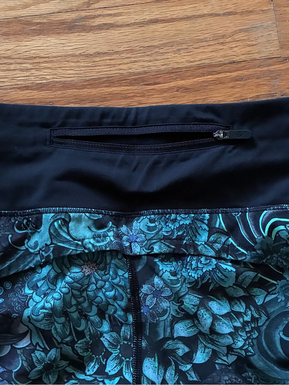 Lululemon Athletica Run Times Short Size 8 - Picture 5 of 6
